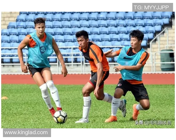 中国与中国香港足球对决精彩文字直播全程回顾与分析11月12日赛事盛况 中国与中国香港足球对决精彩文字直播全程回顾与分析11月12日赛事盛况