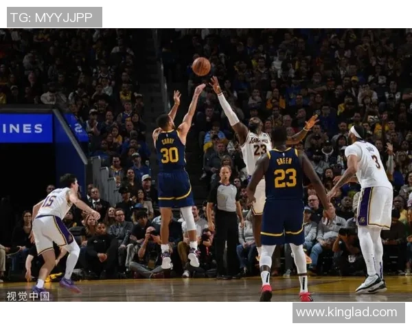 勇士与太阳激战回顾NBA常规赛精彩录像重温与分析