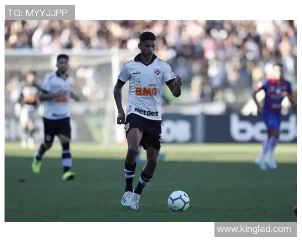 博塔弗戈与达伽马的激烈对决揭示巴西足球的魅力与竞争力 博塔弗戈与达伽马的激烈对决揭示巴西足球的魅力与竞争力